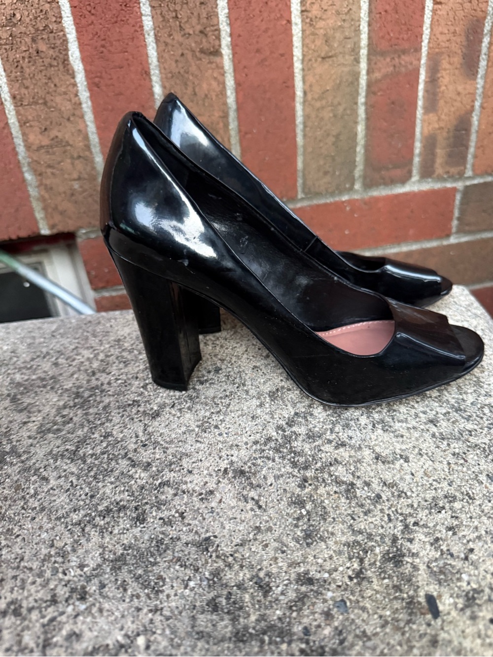 Vince Camuto Black Patent Leather Peep Toe Block Heel Pumps Size 7.5B - Picture 1 of 7